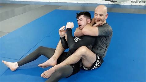Sep 20, 2021 · The rear naked choke is the simplest choke that literally anyone can perform without any training. You’ve probably been put in one by your siblings or friends growing up. 